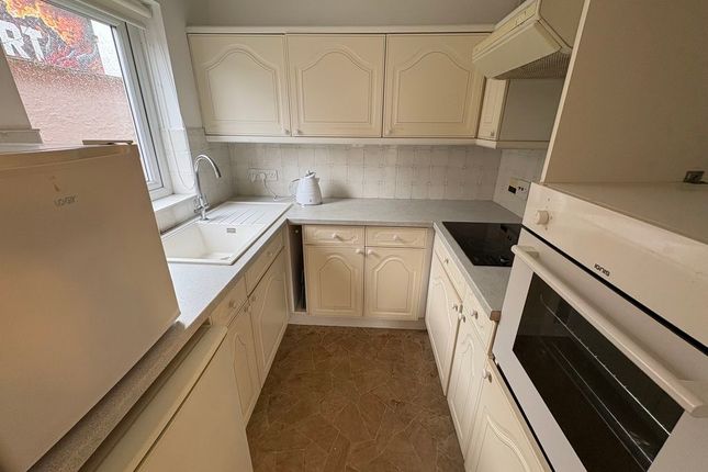 Apt 5 Rhos Manor, Penrhyn Avenue, Colwyn Bay photo 4