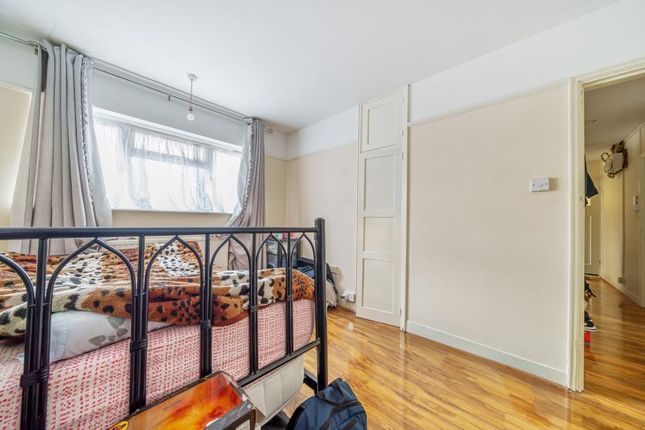 Flat for sale in Hornsey, London