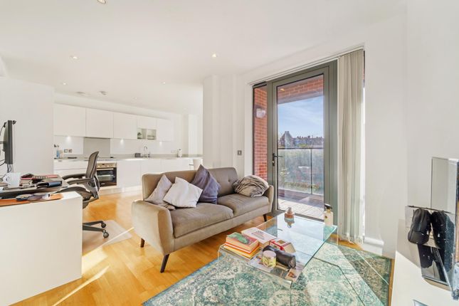 Flat 2 York House 2, Avonmore Road, London photo 4