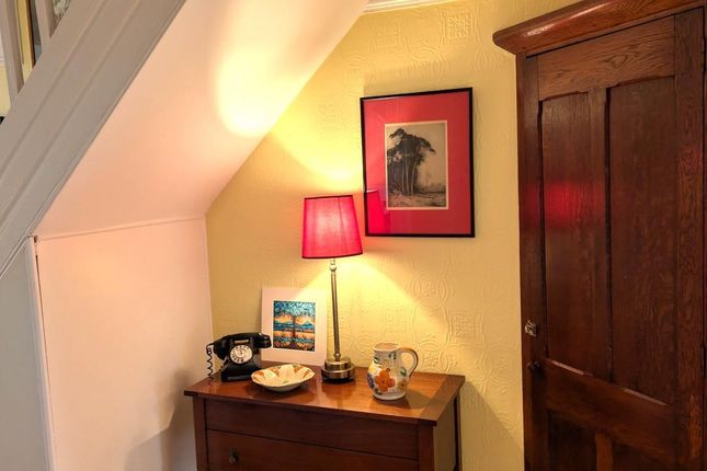 4 Cambridge Drive - 2.Jpg