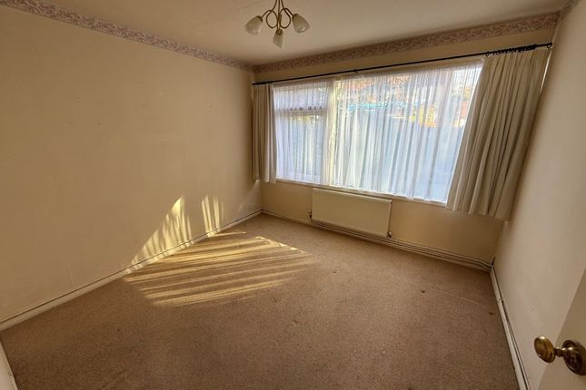 26 Hurstcombe, Whitehall Lane, Buckhurst Hill photo 5