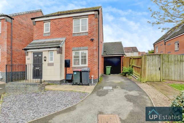Link-detached house for sale in Bluebell Close, Hartshill, Nuneaton