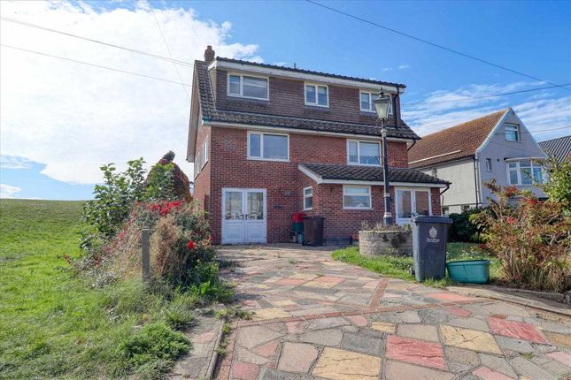 4-bed house on 49, Western Promenade, Point Clear, £400,000