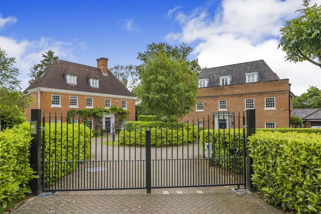 2, Winifred Close, Arkley photo 2