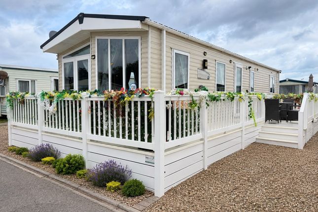 3-bed caravan on Regal Kensington, Coast Road, Lowestoft, £31,995