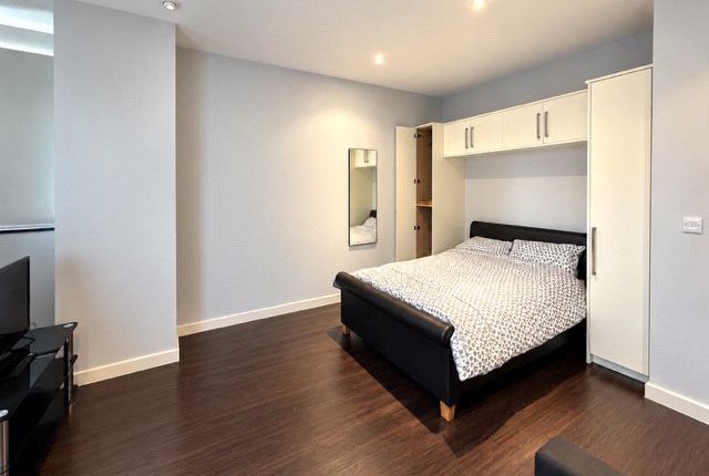Flat 51 Axis House, 242, Bath Road, Heathrow photo 4