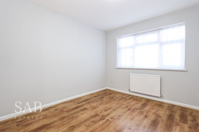71 Beechwood Avenue, Greenford photo 2