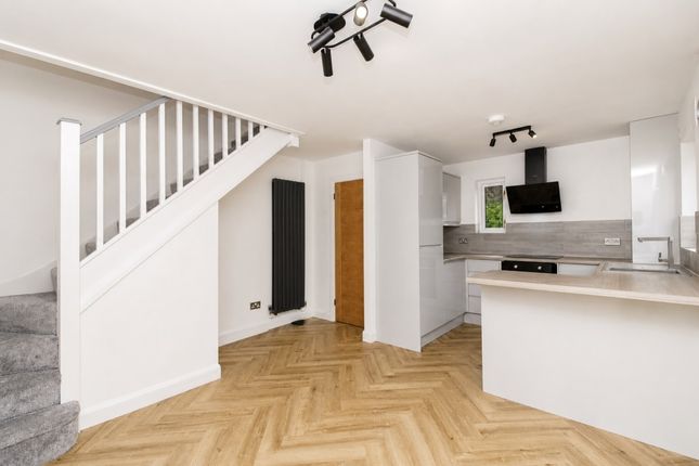 23, Clos Aneurin, Rhydyfelin, Pontypridd photo 3