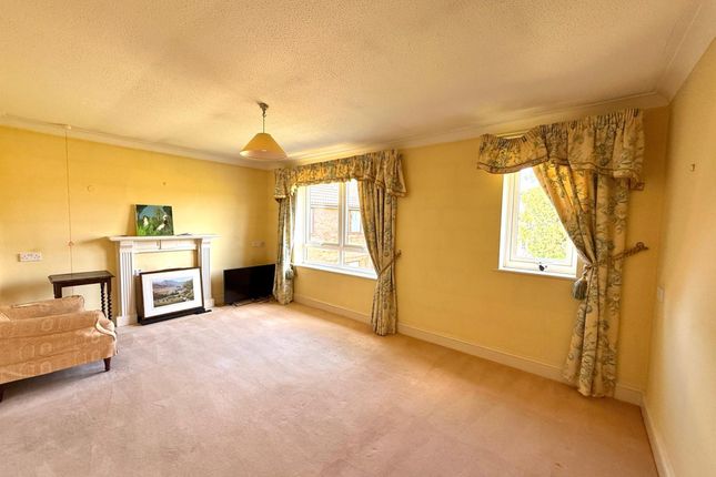 14 Greville Court Greville Park Road, Ashtead photo 4
