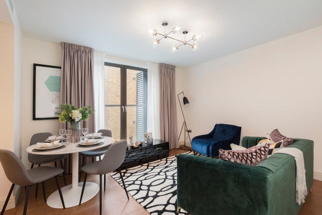 Flat to rent in Richmond Buildings, London