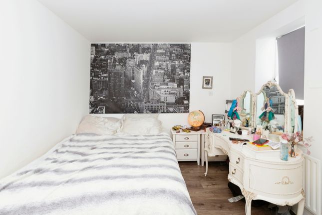 Flat for sale in Church Road, Barking