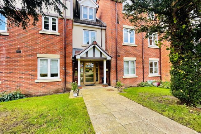 Flat for sale in Warwick Road, Solihull, West Midlands