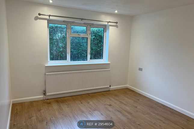 A Clare Road, Maidenhead photo 2