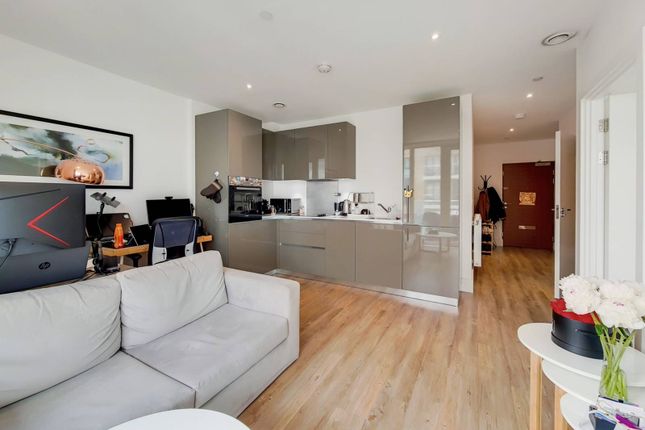 Flat to rent in Compton House, Woolwich, London