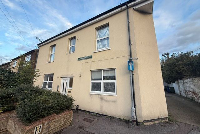 1-bed flat on Sittingbourne, £900/mo