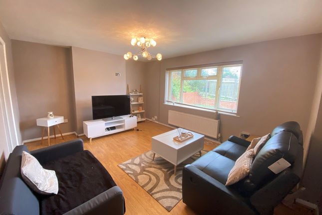 Town house to rent in Garden Close, Oadby, Leicester