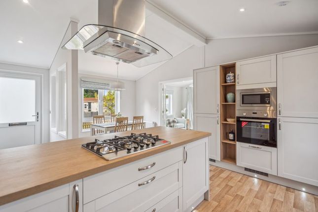 9 Elmtrees Park, Winchbottom Lane, Little Marlow photo 4