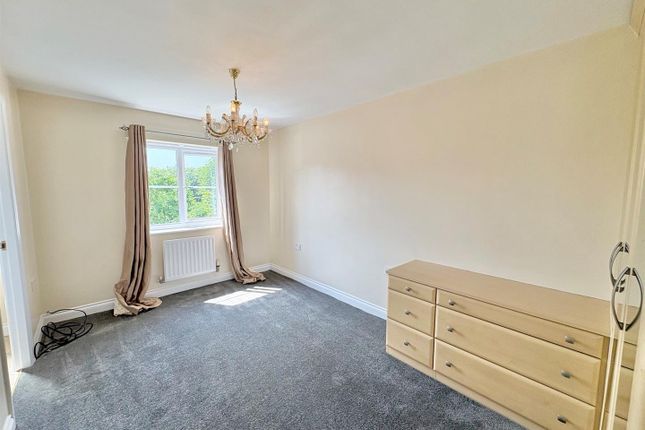 47, Parkedge Close, Leigh photo 3