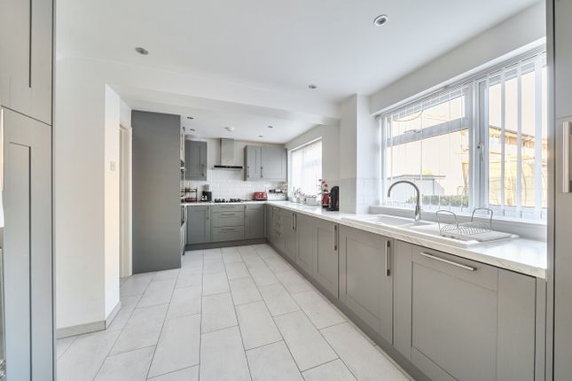55, Fensome Drive, Dunstable photo 3