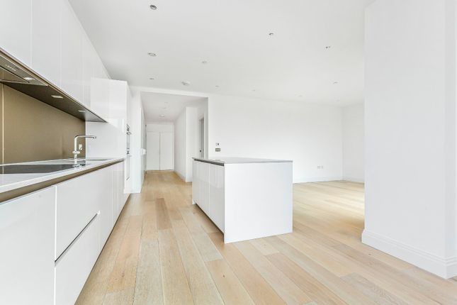Flat 63, Camera House, 5, Pinewood Gardens, Teddington photo 2