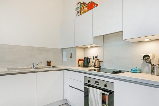 8 Truscon House, 12 Carnation Gardens , Hayes, London photo 4