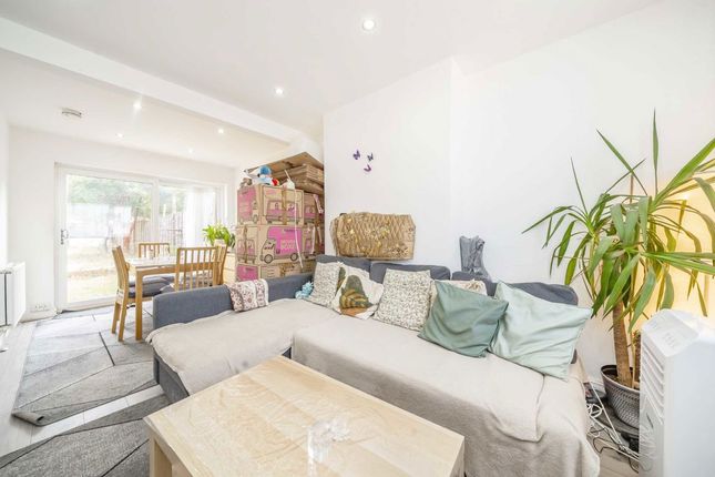 133, Woodhouse Avenue, Greenford photo 2