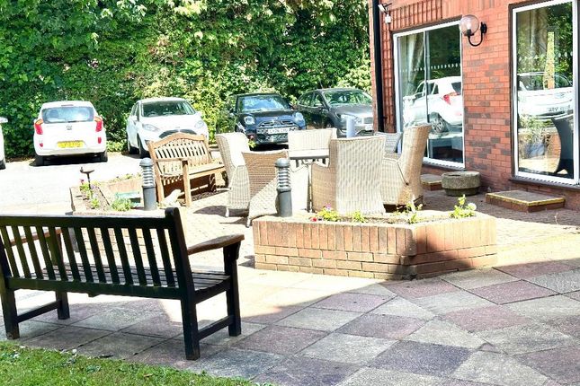 Flat 20 Summerlands Lodge, Farnborough Common, Orpington photo 4