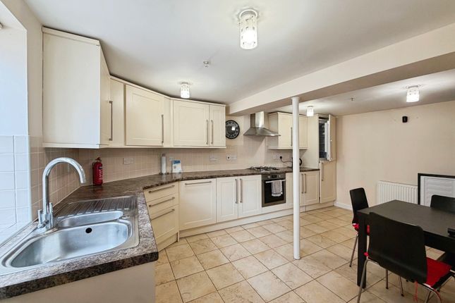 1, Imarni Mews, Hampshire photo 2