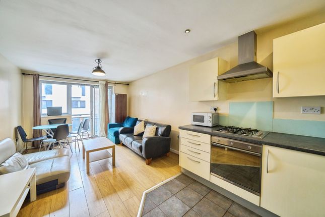 Flat 14, 42, Violet Road, London photo 2