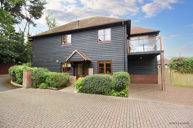 Thumbnail Flat for sale in South Downs Close, Swanmore