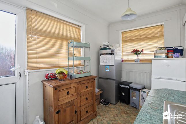 4, Alumbrook Avenue, Holmes Chapel photo 4