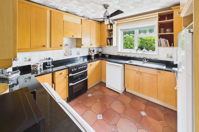 36 Barnbrook Road, Sarisbury Green, Southampton photo 3