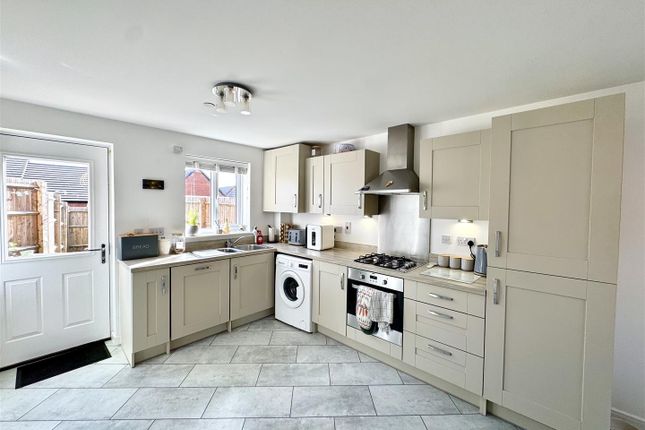 53, Sir Bartholomew Grove, Caldicot photo 4