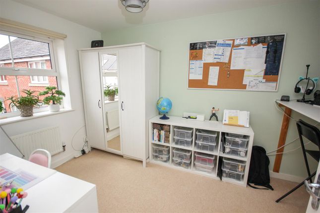 Town house for sale in Dee Close, Rushden