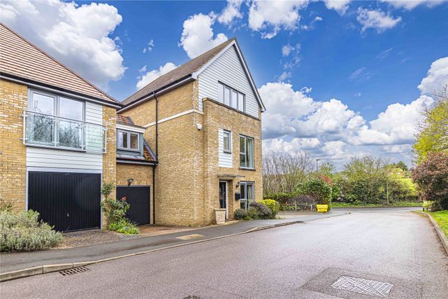 Link-detached house for sale in Kingcup Avenue, Leverstock Green, Hemel Hempstead, Hertfordshire