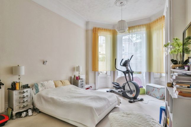 Flat 2, 8, Wimborne Road, Dorset photo 4