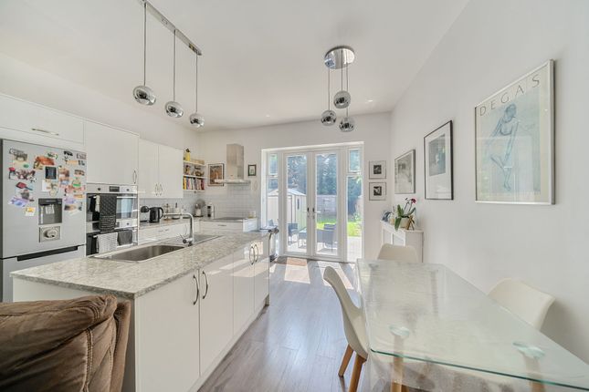 21 Hale Lane, London photo 4
