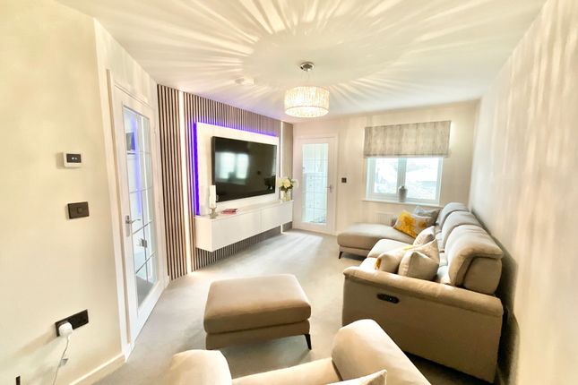 10 Bow Close, Newport photo 2