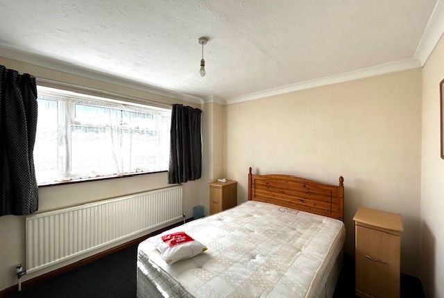 52, Eastbourne photo 4