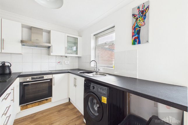 13,, Hillcrest Court, Essex photo 4