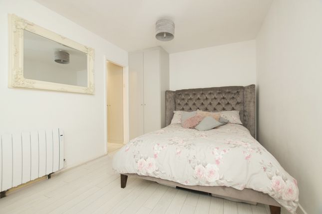 12, Hambledon Close, Uxbridge photo 3