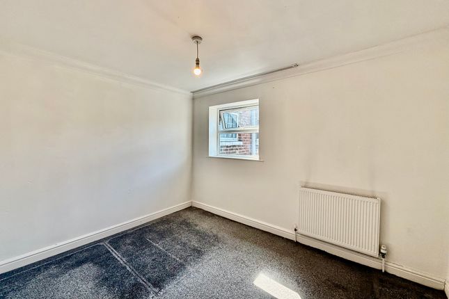 4 - 6, SOUTHSEA photo 3