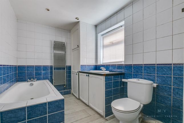 End terrace house for sale in Doyle Road, London