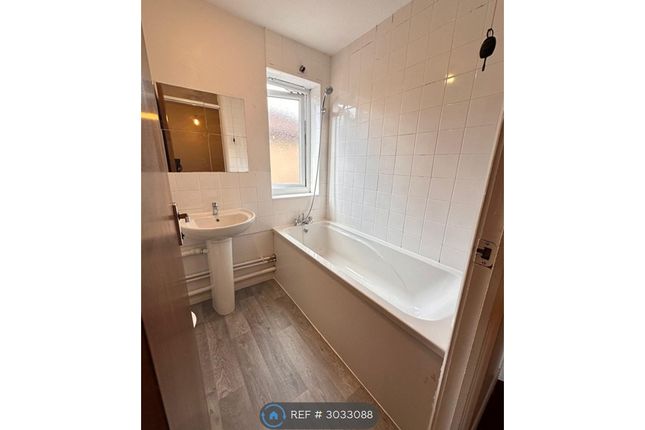 Courtland Grove, London photo 5
