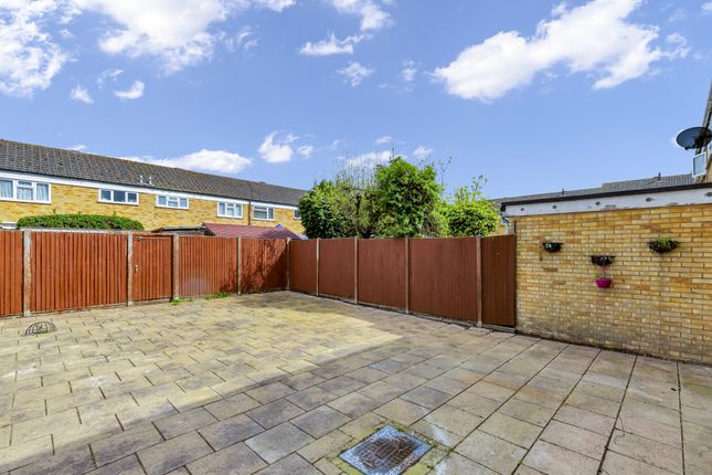 End terrace house for sale in Bennett Close, Cobham