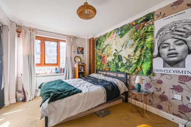 Thumbnail Flat for sale in Stephenson Close, Mile End, London