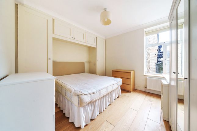 Flat 2, Gouldy House, 82A, Whitechapel High Street, London photo 4