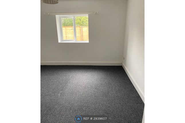 Flat, Jevington Gardens, Eastbourne photo 3