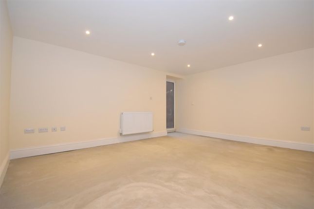 Apartment 1, 2-4 Worcester Road, Pershore photo 3