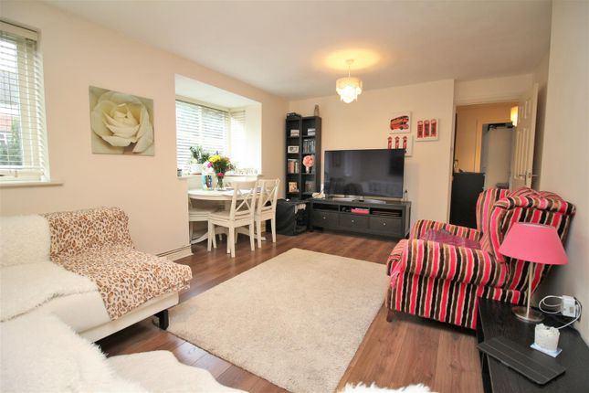 4 Everett Court,, Watling Street, Radlett photo 3